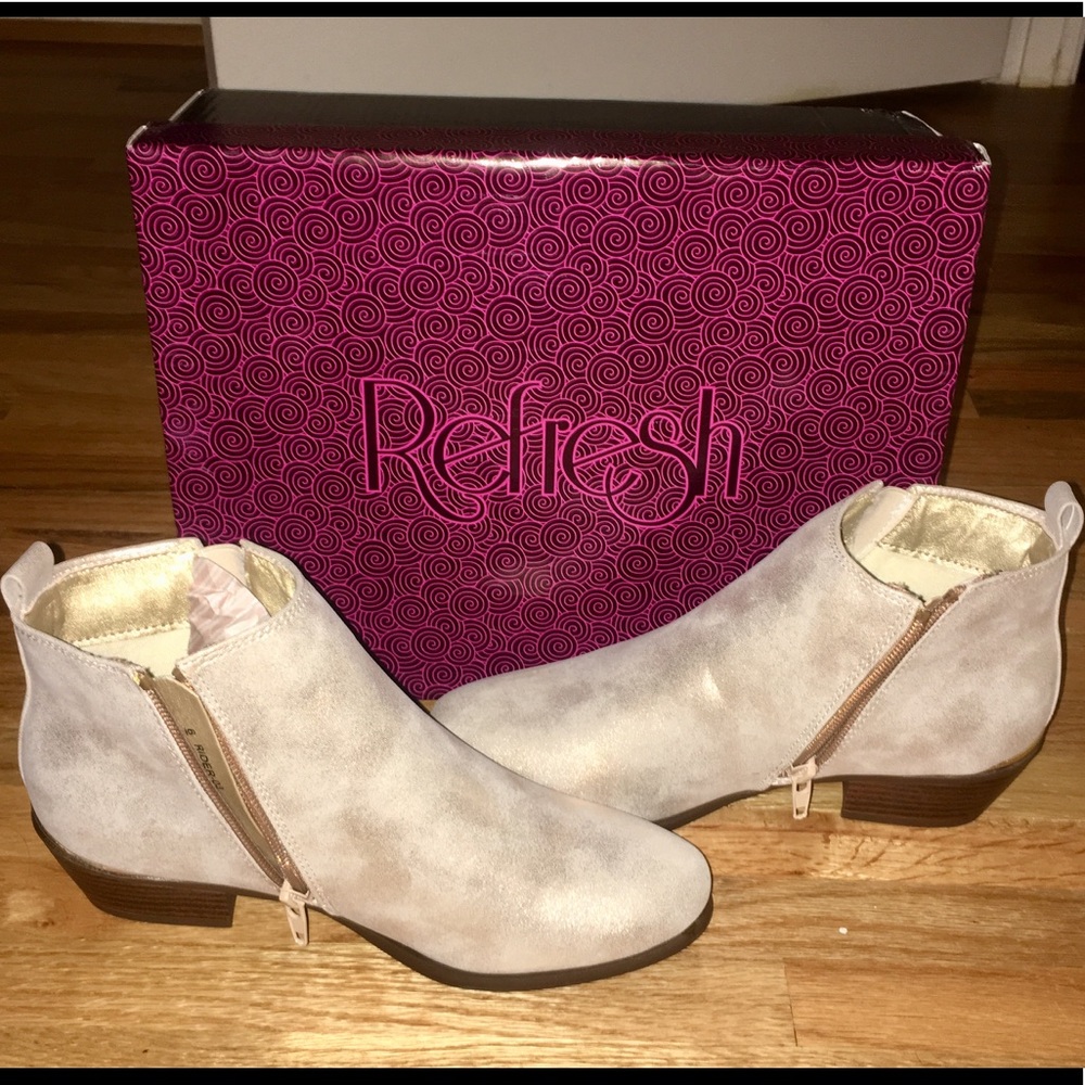 Refresh Rose Gold booties size 6. New in box.
